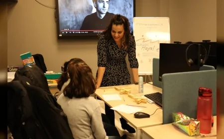 EFELER BELEDİYE BAŞKANI ANIL YETİŞKİN DİJİTAL GENÇLİK MERKEZİYLE GENÇLERİ GELECEĞE HAZIRLIYOR