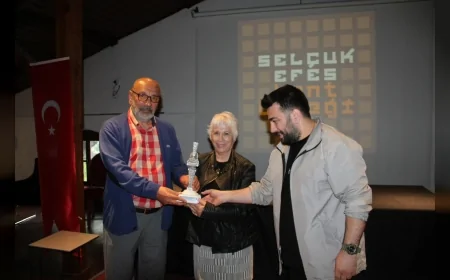 SELÇUK EFES KENT BELLEĞİ’NDE FOTOĞRAFÇILIĞIN 200. YILI “KIYI, KÖŞE, İKİ YÜZ” SERGİSİYLE KUTLANIYOR