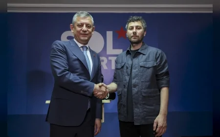 CHP Genel Başkanı Özgür Özel: “Anayasanın bazı maddelerini yok sayan bir anayasasızlaştırma sürecine itiraz ediyoruz”