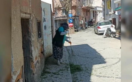 AYVALIK’TA ATATÜRK’ÜN 1934 YILINDA YÜRÜDÜĞÜ GÜZERGÂH 13 NİSAN ANMASI İÇİN YENİLENDİ