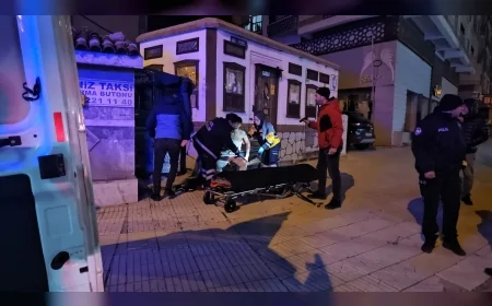 Çorum Bahçelievler’de iki genç arasında çıkan bıçaklı kavgada 2 kişi yaralandı