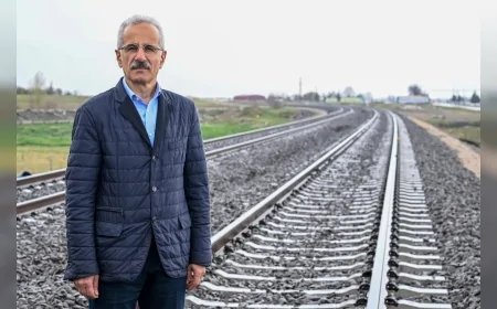 Ulaştırma ve Altyapı Bakanı Abdulkadir Uraloğlu: “Suriye sınırındaki 350 kilometrelik demiryolu hattını yeniden tren trafiğine açtık”