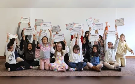 İzmir Büyükşehir Belediyesi’nin Çocuk Atölyesinde Minik Yazarlar Kendi Kitaplarını Yazdı