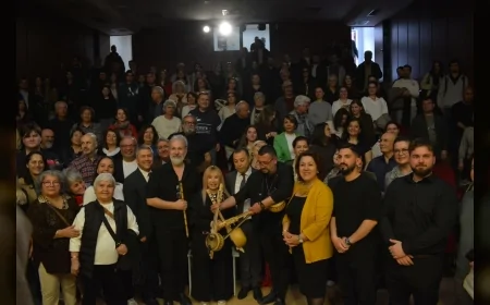 Türk halk müziğinin usta ismi Bedia Akartürk Ege Üniversitesinde sahne aldı