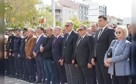 EDREMİT’TE ATATÜRK’ÜN KENTE GELİŞİNİN 92 YILI TÖRENLER VE SERGİYLE ANILDI