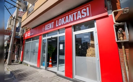 BUCA BELEDİYE BAŞKANI GÖRKEM DUMAN: “KENT LOKANTALARINDA PAYLAŞILAN HER LOKMA ŞEHİTLERİMİZE SAYGI NİŞANESİ”