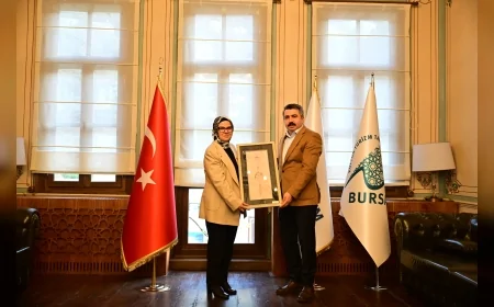 Yıldırım Belediye Başkanı Oktay Yılmaz: “Düşünen ve sorgulayan bir toplum için çalışıyoruz” kültür politikaları Bursa’da ele alındı