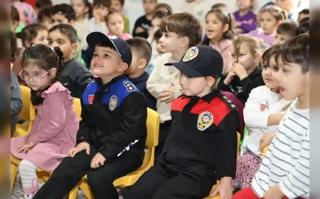 ŞEHZADELER BELEDİYESİ KREŞLERİNDE MİNİKLERDEN POLİS HAFTASI’NA ANLAMLI ETKİNLİK