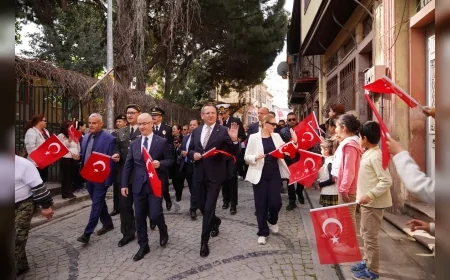 BALIKESİR Ayvalık’ta Atatürk’ün Kente Gelişinin 92’nci Yılı Törenlerle Anıldı