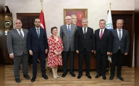 ESKİŞEHİR VALİSİ DR. ERDİNÇ YILMAZ’DAN ODUNPAZARI BELEDİYE BAŞKANI KAZIM KURT’A İADEİ ZİYARET