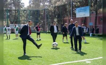 Bornova Belediye Başkanı Ömer Eşki Birimler Arası Futbol Turnuvasının Açılış Vuruşunu Yaptı!