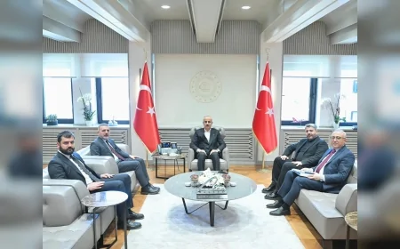 Sincan Belediye Başkanı Murat Ercan, Ulaştırma Bakanı Abdulkadir Uraloğlu ile ulaşım projelerini görüştü