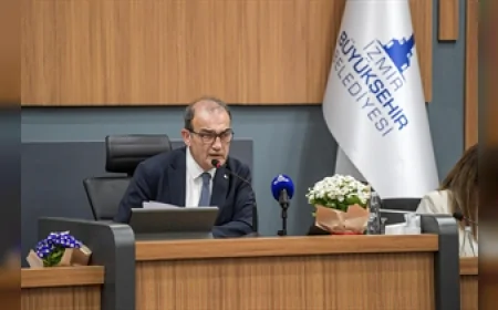 İzmir Büyükşehir Meclisi’nde okul saldırılarına ortak tepki bir dakikalık saygı duruşu yapıldı