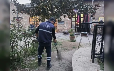 EFELER BELEDİYESİ NEVZAT BİÇER PARKI’NDAKİ ETKİNLİK SONRASI ALANI KISA SÜREDE TEMİZLEDİ