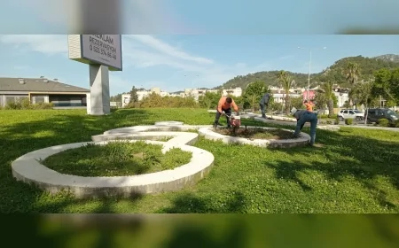 MUĞLA MARMARİS’TE YAZ SEZONU ÖNCESİ PLAJLARDAN ÇARŞIYA YOĞUN HAZIRLIK SÜRECİ BAŞLATILDI