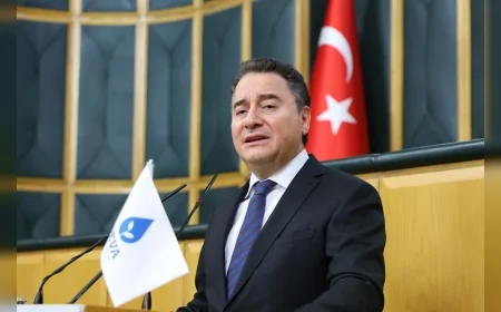 DEVA Partisi Genel Başkanı Ali Babacan: “Türkiye susarsa zulüm büyür ama tek ses olursak tarih değişir”