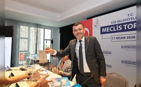 DENİZLİ BÜYÜKŞEHİR BELEDİYE BAŞKANI BÜLENT NURİ ÇAVUŞOĞLU EGE BELEDİYELER BİRLİĞİ BAŞKANLIĞINA YENİDEN SEÇİLDİ