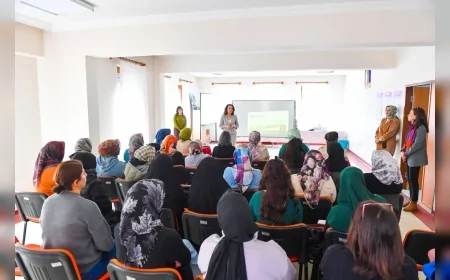 ALTINDAĞ BELEDİYE BAŞKANI DR. VEYSEL TİRYAKİ: “EĞİTİMLER KADINLARI GÜÇLENDİRİYOR”