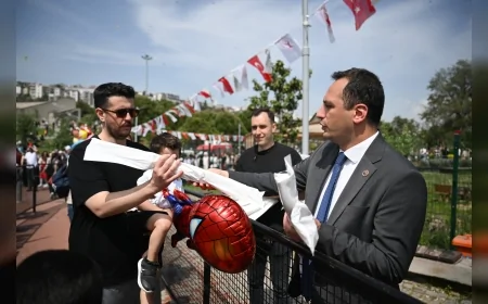 BORNOVA BELEDİYE BAŞKANI ÖMER EŞKİ: “ÇOCUKLARIN GÜLÜŞÜ BORNOVA’NIN EN GÜZEL SESİ”