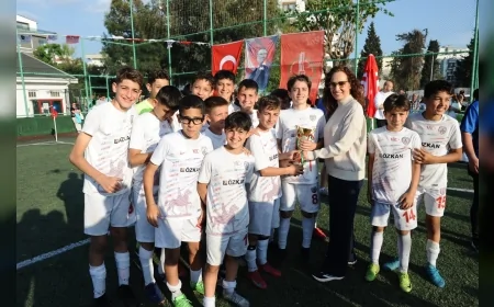 KARŞIYAKA’DA 23 NİSAN COŞKUSU SPOR SAHALARINA TAŞINIYOR ÇOCUKLAR ATLETİZM FUTBOL BİSİKLET VE ORYANTİRİNGLE BAYRAMI KUTLAYACAK