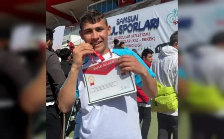 Çorum Anadolu Özel Eğitim Meslek Okulu öğrencisi Baran Kelten Türkiye Yıldızlar Şampiyonası’nda 800 metrede Türkiye üçüncüsü oldu