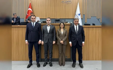 CHP İzmir İl Başkanı Çağatay Güç: “İzmir’e layık görülen siyaset tarzının adı Vandalizm’dir asla kabul edilemez”