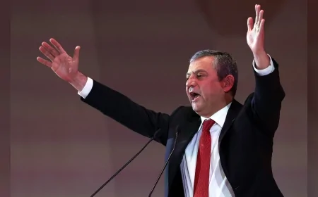 CHP Genel Başkanı Özgür Özel: “Bir yılı aşkın süredir meydanlarda darbelere karşı halkın iradesini savunuyoruz”