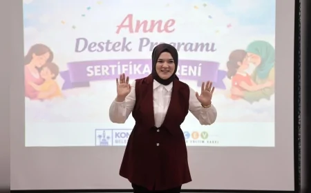 KONAK BELEDİYE BAŞKANI NİLÜFER ÇINARLI MUTLU ANNE DESTEK PROGRAMI MEZUNLARINA SERTİFİKALARINI VERDİ