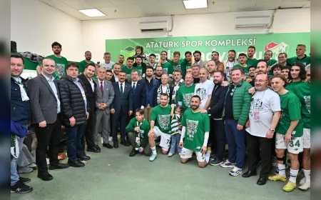BURSA’DA BURSASPOR ŞAMPİYONLUĞU DEV EKRANLARLA KENT GENELİNDE COŞKUYLA KUTLANDI