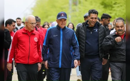 Düzce Belediye Başkanı Dr. Faruk Özlü: “En az iki dil öğrenin ve mesleğinizde en iyisi olun”