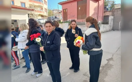 Çorum’da velilerden yürekleri birleştiren karanfil hareketi tedirginliğe karşı güçlü dayanışma mesajı