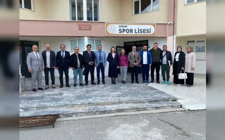 Çorum Vali Yardımcısı Yeliz Mercan ve İl Milli Eğitim Müdürü Cemil Çağlar Güzel Sanatlar ve Spor Lisesi’nde öğretmenlerle buluştu
