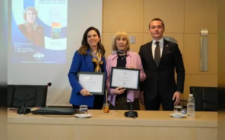 EGİAD Başkanı Kaan Özhelvacı: “Ayşe Kulin ile Cumhuriyet’in değerlerini edebiyatla yeniden hatırlıyoruz”