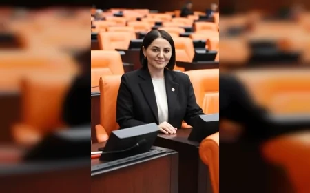 AK PARTİ MİLLETVEKİLİ ŞENGÜL KARSLI: “DİJİTAL BAĞIMLILIK NESİLLERİ TEHDİT EDİYOR”