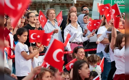 Konak Belediye Başkanı Nilüfer Çınarlı Mutlu: “Çocukların hep güldüğü bir ülke için Karantina Meydanı’nda buluşuyoruz”