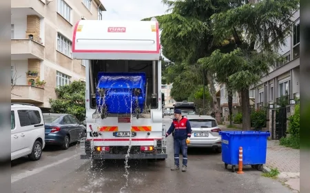 Maltepe Belediyesi Küçükyalı’da Bahar Temizliği Çalışmalarını Yoğun Mesaiyle Sürdürüyor
