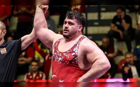 GENÇLİK VE SPOR BAKANI DR. OSMAN AŞKIN BAK: “RIZA KAYAALP TARİHE ALTIN HARFLERLE YAZILDI”