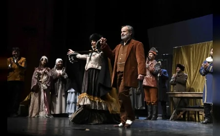 ANKARA BÜYÜKŞEHİR BELEDİYESİ ALTINDAĞ GENÇLİK MERKEZİ TİYATRO EKİBİ “BURUN” OYUNUYLA SAHNEYE ÇIKTI