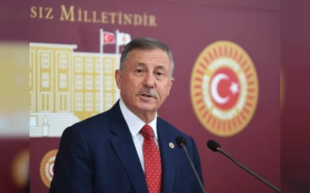 Yeni Yol Grubu Grup Başkanvekili Doç. Dr. Selçuk Özdağ İtalyan Lisesi öğretmenlerinin grevini Meclis gündemine taşıdı