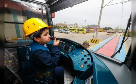 Bursa’da 7 yaşındaki Ali Asaf İzci’nin vatmanlık hayali 23 Nisan’da gerçeğe dönüştü