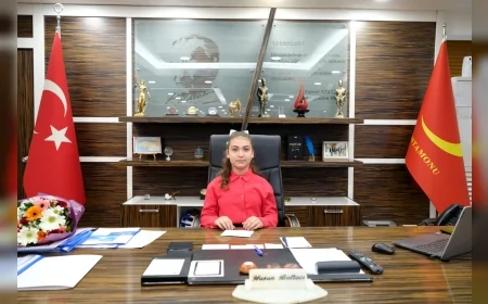 Kastamonu Belediye Başkanı Hasan Baltacı Koltuğunu 4. Sınıf Öğrencisi Büşra Baş’a Devretti