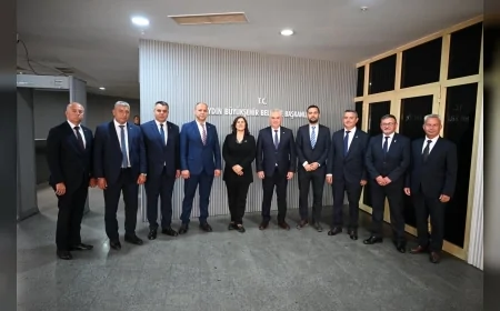 AYDIN BÜYÜKŞEHİR BELEDİYE BAŞKANI ÖZLEM ÇERÇİOĞLU’NA KUŞADASI ŞOFÖRLER ODASINDAN ZİYARET!