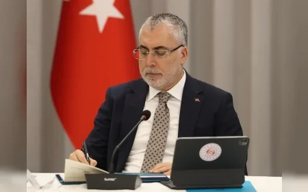 Çalışma ve Sosyal Güvenlik Bakanı Prof. Dr. Vedat Işıkhan: “Kamu personelimizin haklarını artırmaya kararlılıkla devam edeceğiz”