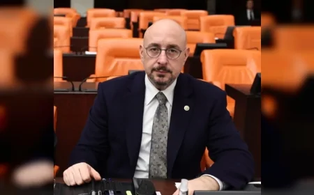 İYİ Parti Grup Başkanvekili Uğur Poyraz: “Dijital okuryazarlık eksikliği çocukların gelişimini tehdit ediyor”