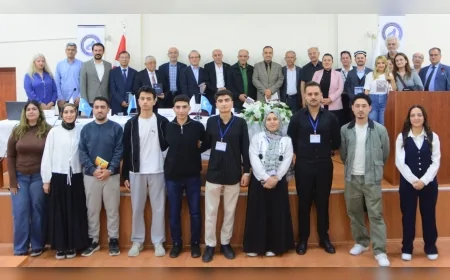 Ege Üniversitesi’nde düzenlenen panelde Doğu Türkistan’daki hak ihlalleri ve asimilasyon politikaları kapsamlı şekilde ele alındı