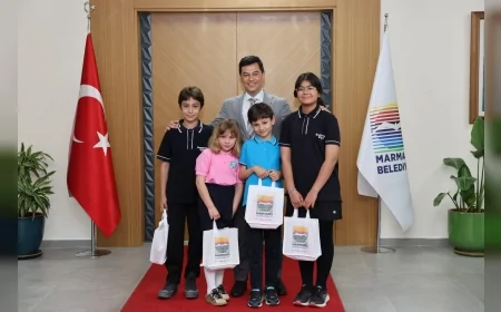 Marmaris Belediye Başkanı Acar Ünlü 23 Nisan’da makamını çocuklara devretti