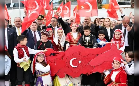 MENEMEN’DE 23 NİSAN COŞKUSU CUMHURİYET MEYDANI’NA TAŞTI