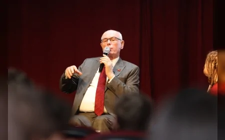 ODUNPAZARI BELEDİYE BAŞKANI KAZIM KURT ATAÇAĞ KOLEJİ ÖĞRENCİLERİYLE BULUŞTU “GENÇLERE GÜVENİYORUM” DEDİ