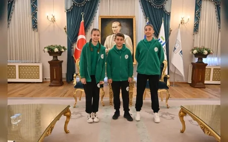 Bursa Büyükşehir Belediye Başkan Vekili Şahin Biba 23 Nisan’da koltuğunu çocuklara devretti