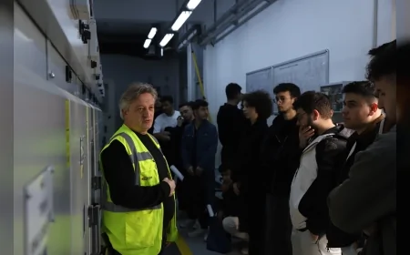 ESKİŞEHİR’DE ESTÜ ÖĞRENCİLERİ ESTRAM’I ZİYARET EDEREK RAYLI SİSTEMLERİ YERİNDE İNCELEDİ